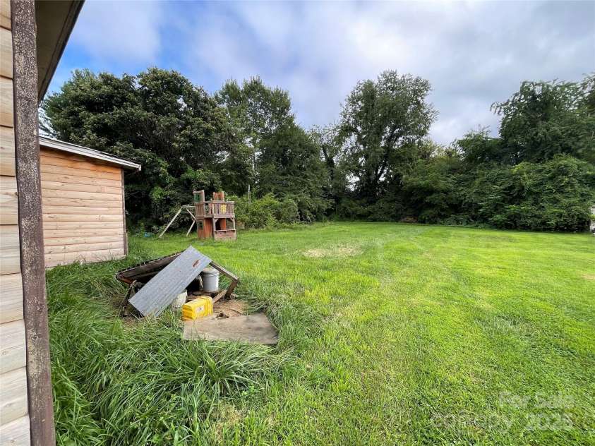 49 Robinson Street, Waynesville, NC 28786.  MLS# CAR4288484, YatesRealty ID 3121. 