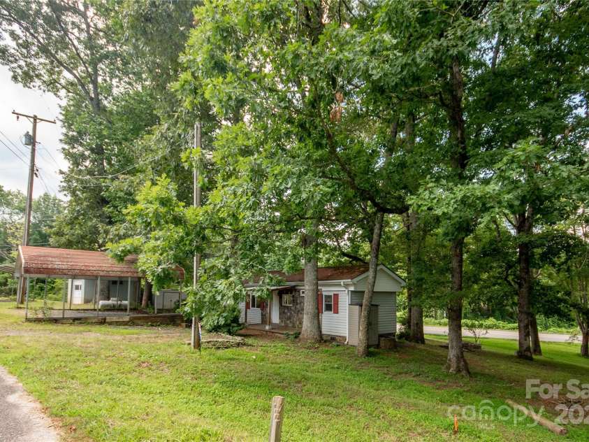 36 & 40 Pat Rogers Road, Franklin, NC 28734.  MLS# CAR4282191, YatesRealty ID 31210. 