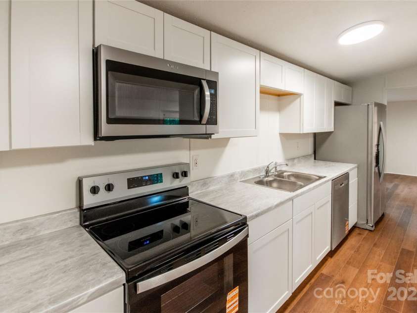 36 & 40 Pat Rogers Road, Franklin, NC 28734.  MLS# CAR4282191, YatesRealty ID 31210. Main Home Kitchen