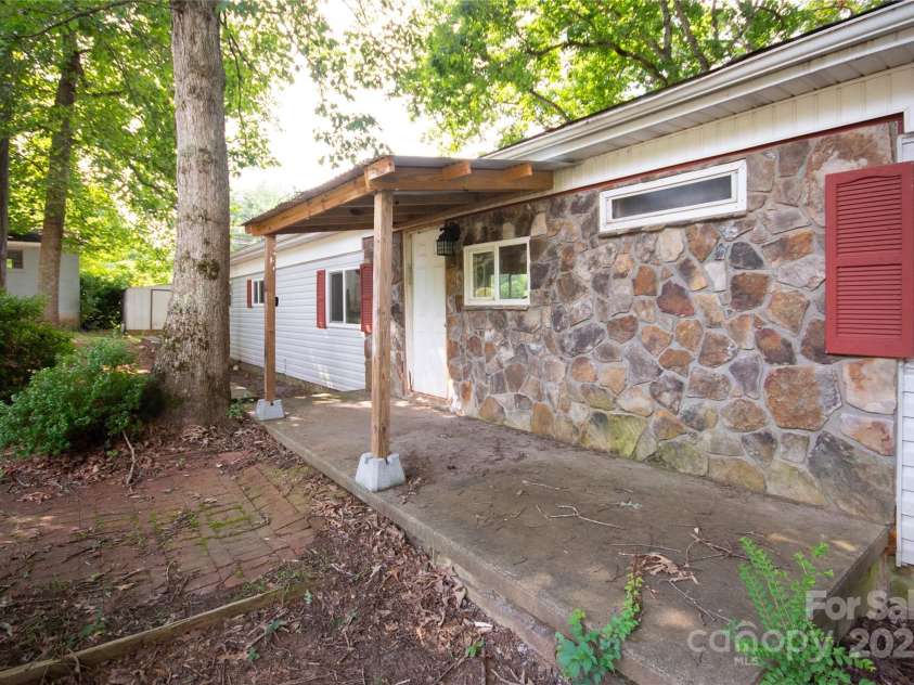 36 & 40 Pat Rogers Road, Franklin, NC 28734.  MLS# CAR4282191, YatesRealty ID 31210. Second Home