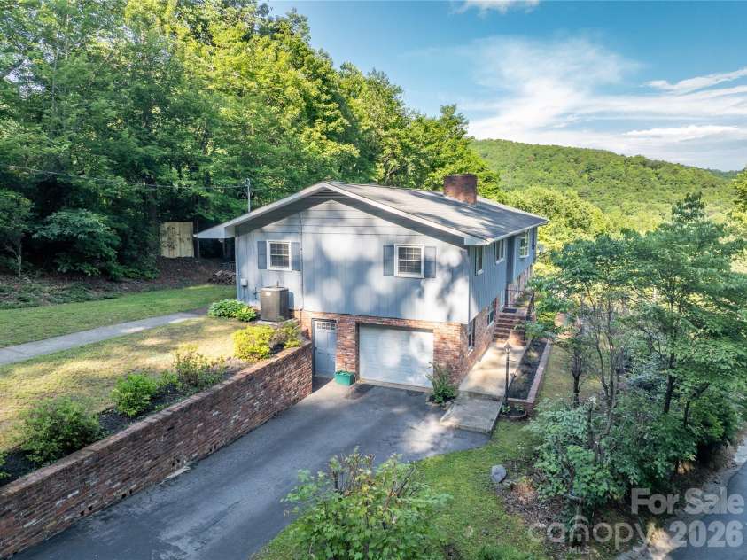 45 Mountain View Avenue, Black Mountain, NC 28711.  MLS# CAR4394810, YatesRealty ID 31210. 
