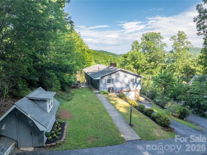 45 Mountain View Avenue, Black Mountain, NC 28711.  MLS# CAR4394810, YatesRealty ID 31210. 