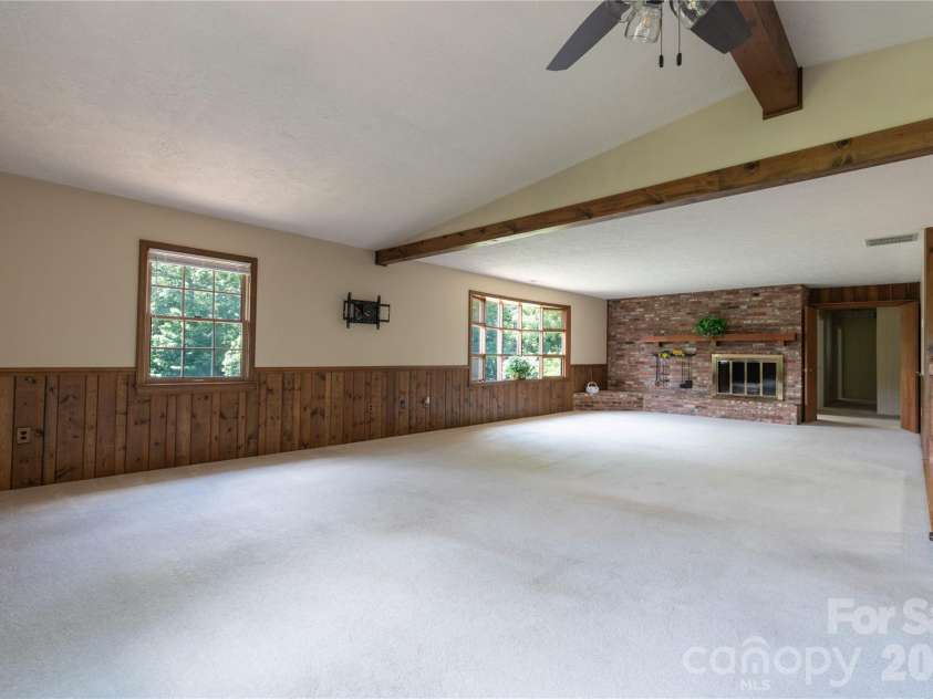 45 Mountain View Avenue, Black Mountain, NC 28711.  MLS# CAR4394810, YatesRealty ID 31210. 