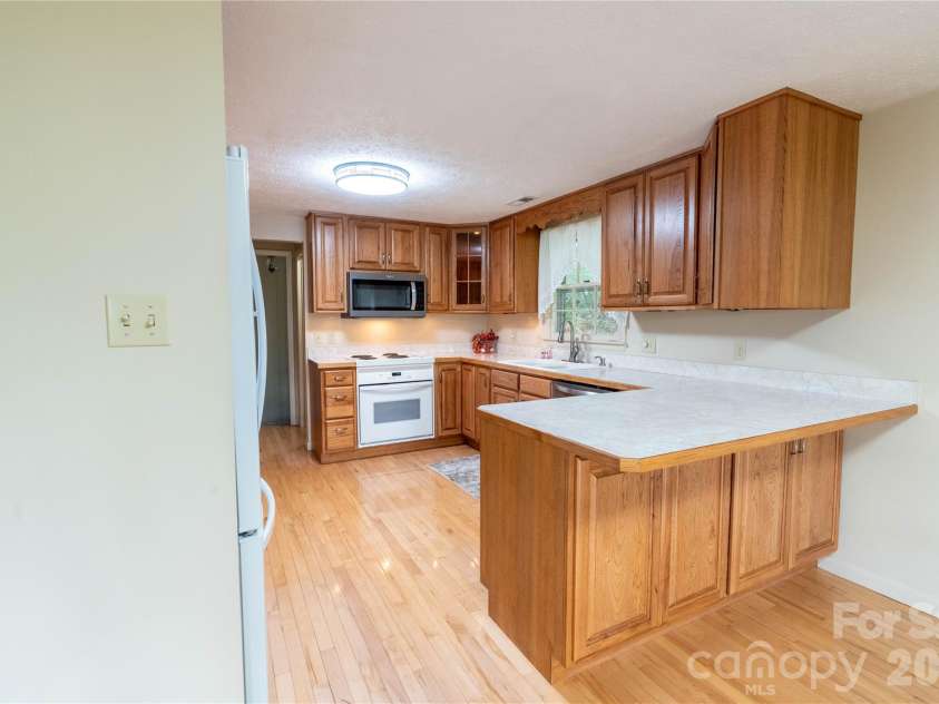 45 Mountain View Avenue, Black Mountain, NC 28711.  MLS# CAR4394810, YatesRealty ID 31210. 