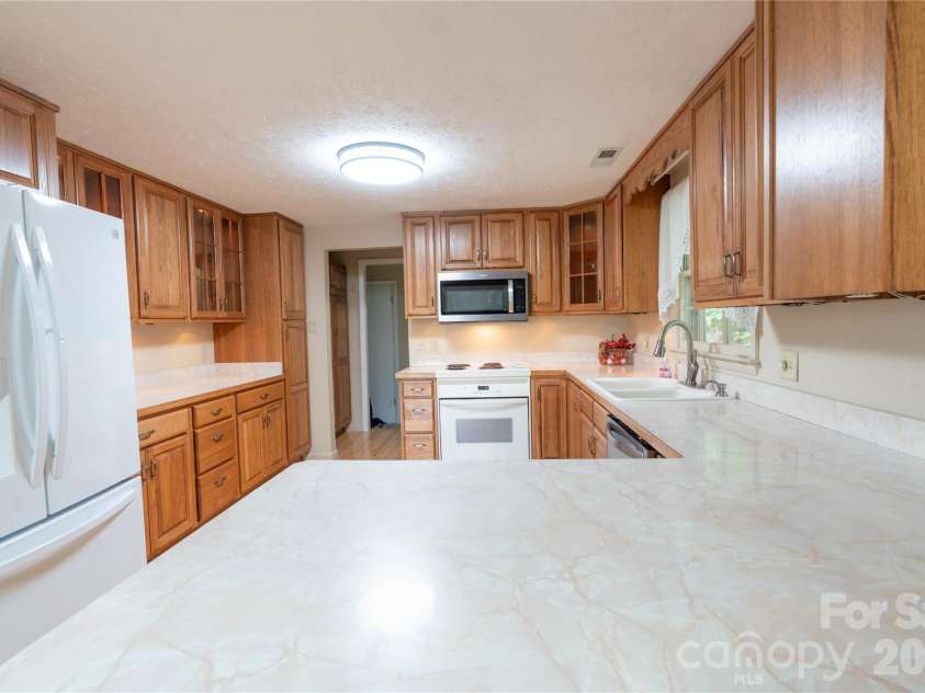 45 Mountain View Avenue, Black Mountain, NC 28711.  MLS# CAR4394810, YatesRealty ID 31210. 