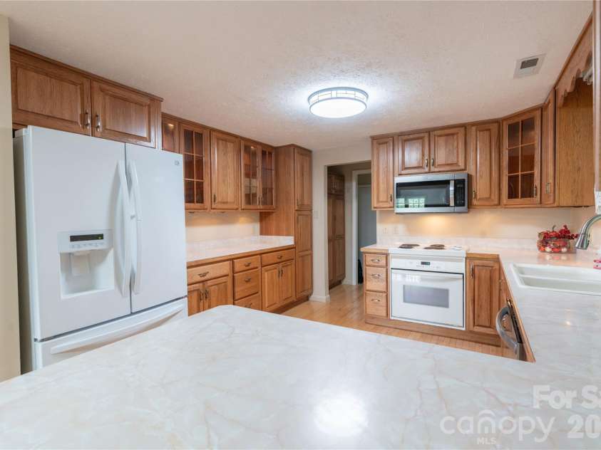 45 Mountain View Avenue, Black Mountain, NC 28711.  MLS# CAR4394810, YatesRealty ID 31210. 