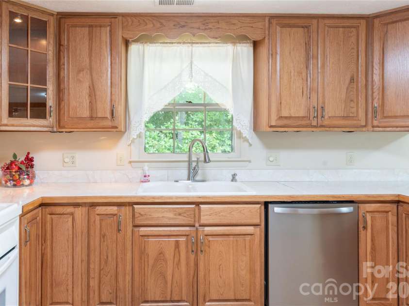 45 Mountain View Avenue, Black Mountain, NC 28711.  MLS# CAR4394810, YatesRealty ID 31210. 