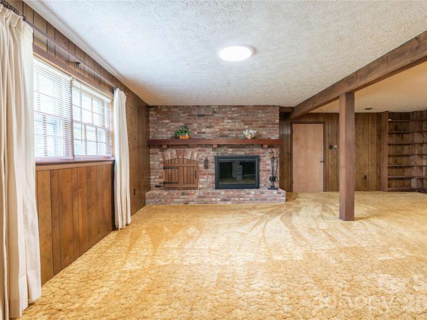 45 Mountain View Avenue, Black Mountain, NC 28711.  MLS# CAR4394810, YatesRealty ID 31210. 