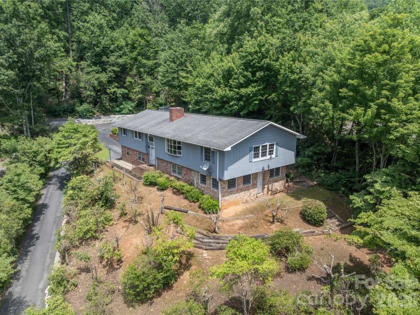 45 Mountain View Avenue, Black Mountain, NC 28711.  MLS# CAR4394810, YatesRealty ID 31210. 