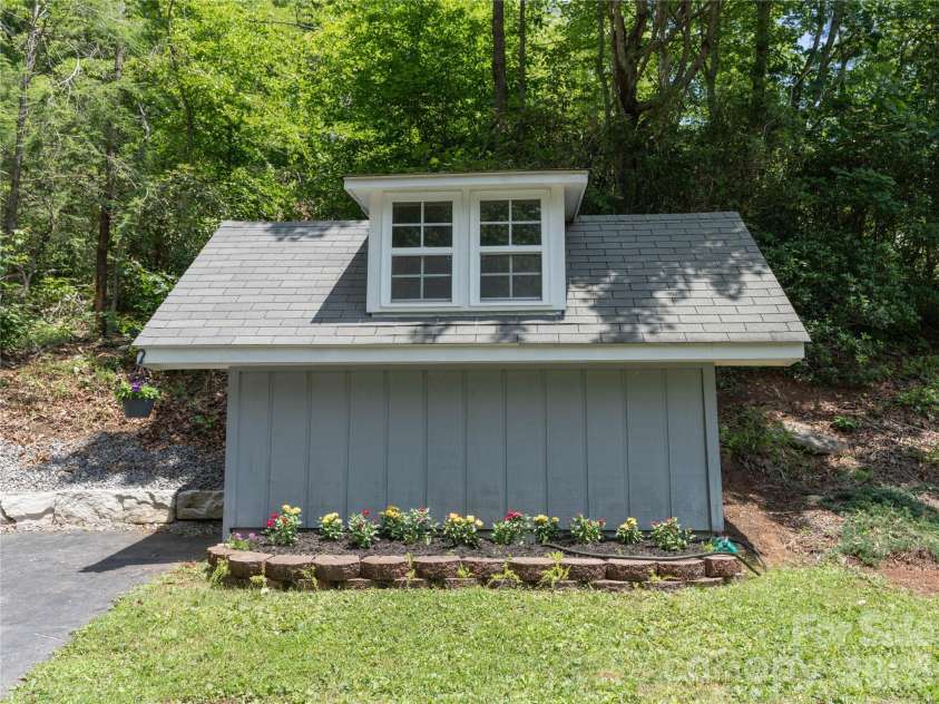 45 Mountain View Avenue, Black Mountain, NC 28711.  MLS# CAR4394810, YatesRealty ID 31210. 