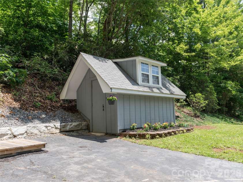 45 Mountain View Avenue, Black Mountain, NC 28711.  MLS# CAR4394810, YatesRealty ID 31210. 
