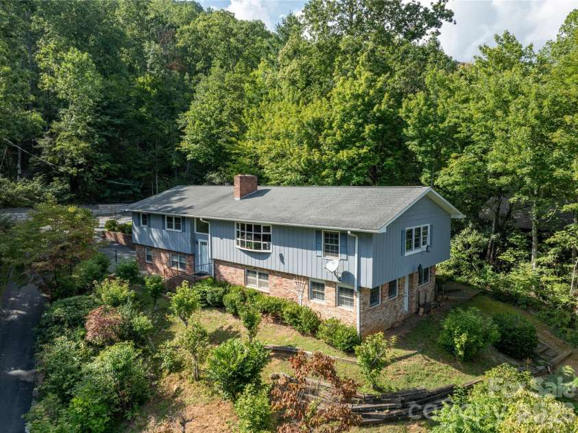 45 Mountain View Avenue, Black Mountain, NC 28711.  MLS# CAR4394810, YatesRealty ID 31210. 
