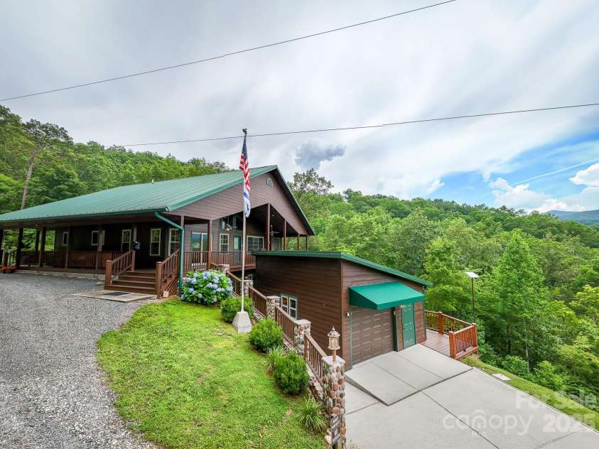 100 Chestnut Oak Ridge, Robbinsville, NC 28056.  MLS# CAR4289111, YatesRealty ID 31212. 