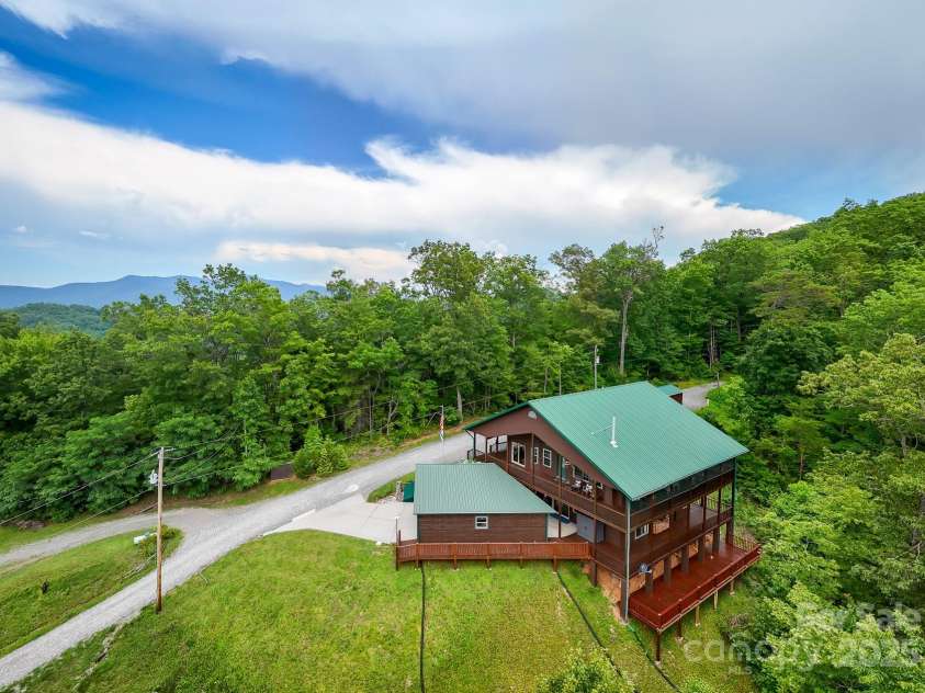 100 Chestnut Oak Ridge, Robbinsville, NC 28056.  MLS# CAR4289111, YatesRealty ID 31212. 