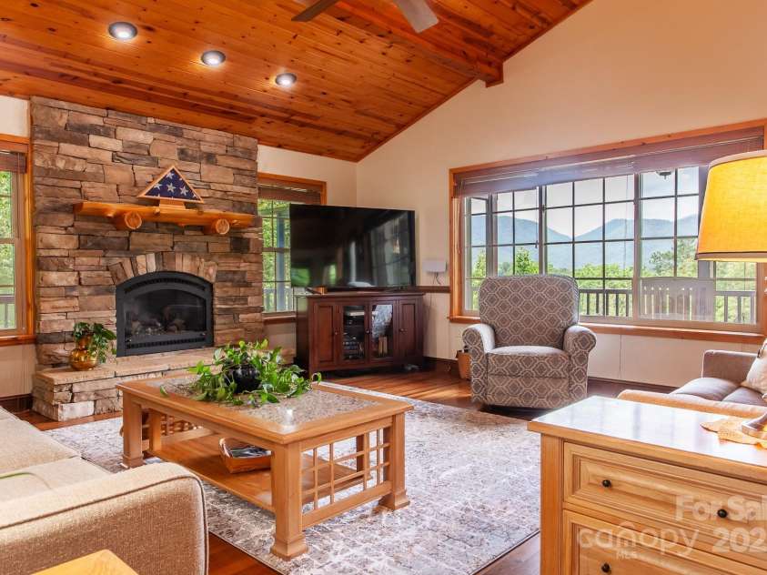 100 Chestnut Oak Ridge, Robbinsville, NC 28056.  MLS# CAR4289111, YatesRealty ID 31212. 