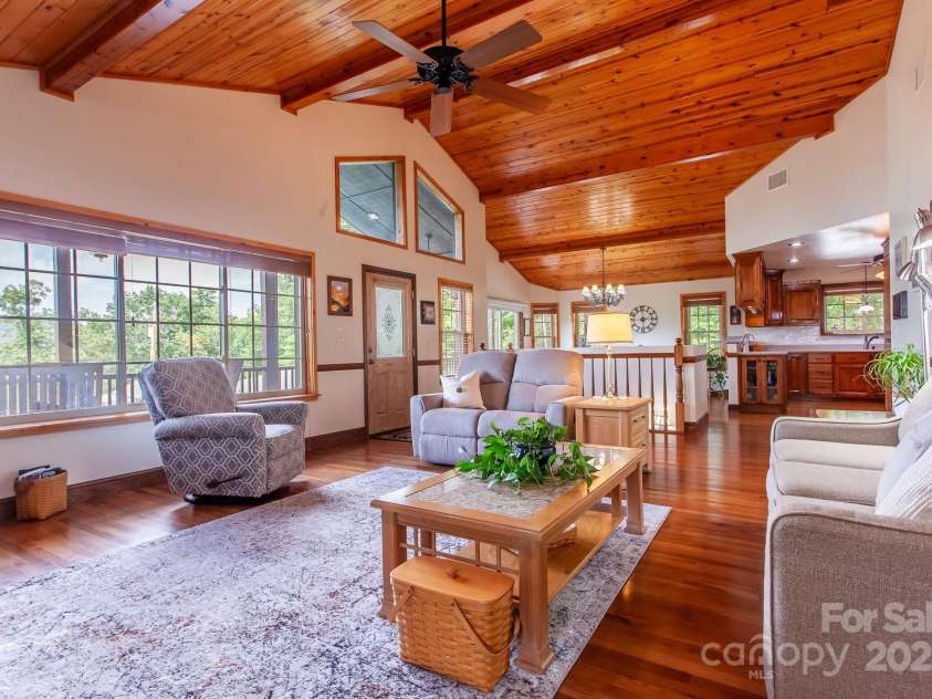 100 Chestnut Oak Ridge, Robbinsville, NC 28056.  MLS# CAR4289111, YatesRealty ID 31212. 