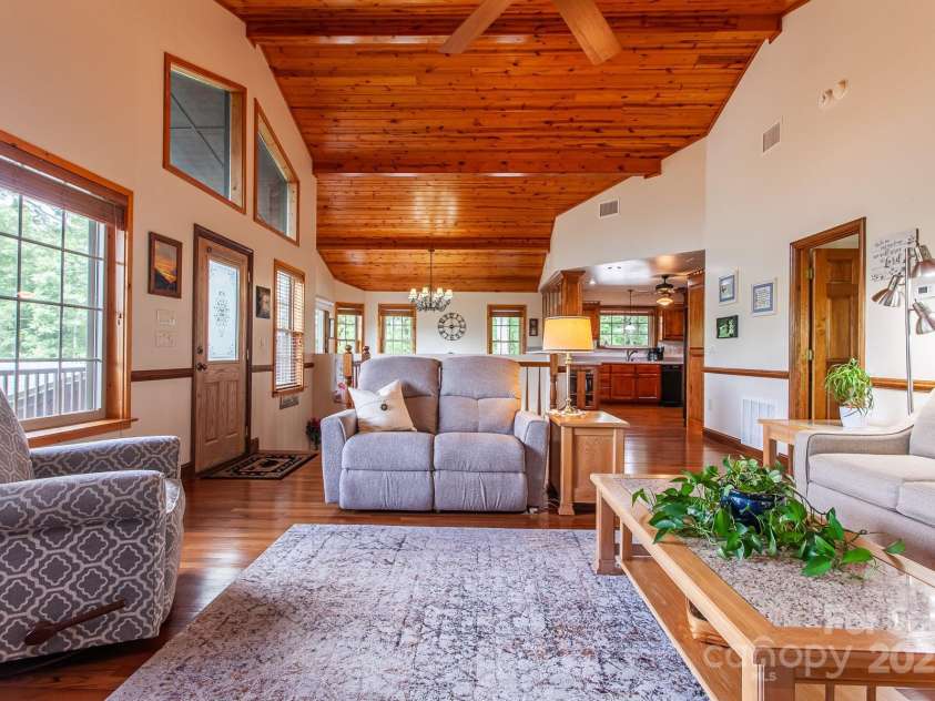 100 Chestnut Oak Ridge, Robbinsville, NC 28056.  MLS# CAR4289111, YatesRealty ID 31212. 