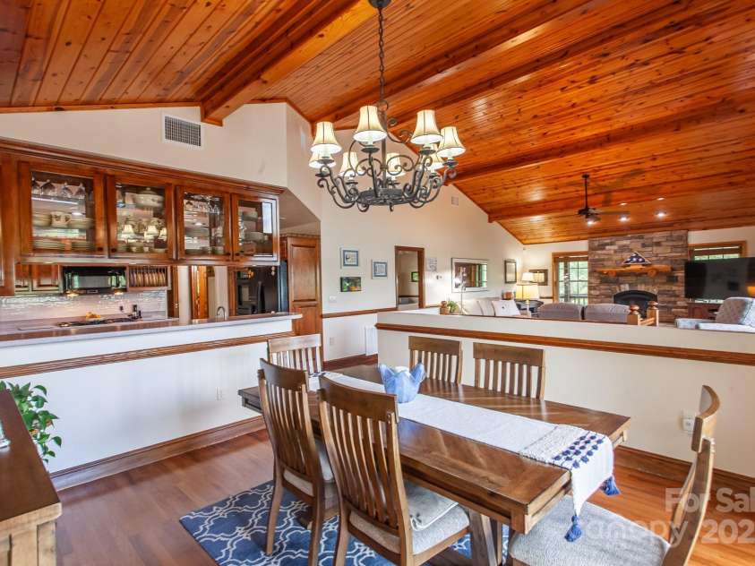 100 Chestnut Oak Ridge, Robbinsville, NC 28056.  MLS# CAR4289111, YatesRealty ID 31212. 