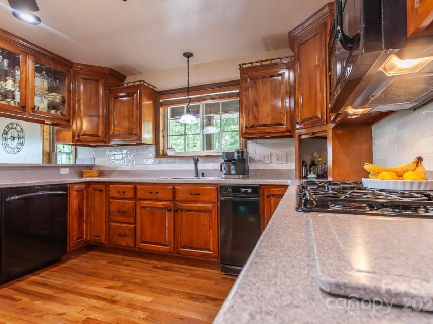 100 Chestnut Oak Ridge, Robbinsville, NC 28056.  MLS# CAR4289111, YatesRealty ID 31212. 