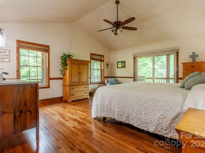 100 Chestnut Oak Ridge, Robbinsville, NC 28056.  MLS# CAR4289111, YatesRealty ID 31212. 