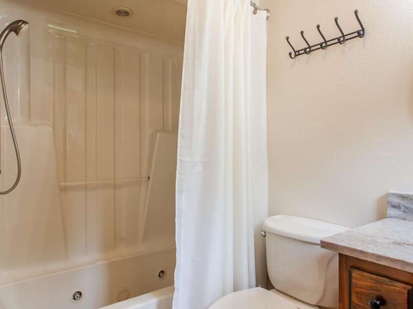 100 Chestnut Oak Ridge, Robbinsville, NC 28056.  MLS# CAR4289111, YatesRealty ID 31212. 