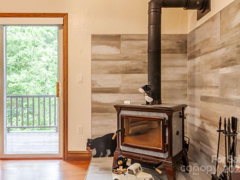 100 Chestnut Oak Ridge, Robbinsville, NC 28056.  MLS# CAR4289111, YatesRealty ID 31212. 