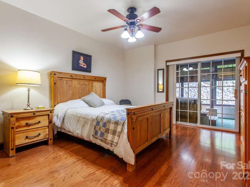 100 Chestnut Oak Ridge, Robbinsville, NC 28056.  MLS# CAR4289111, YatesRealty ID 31212. 