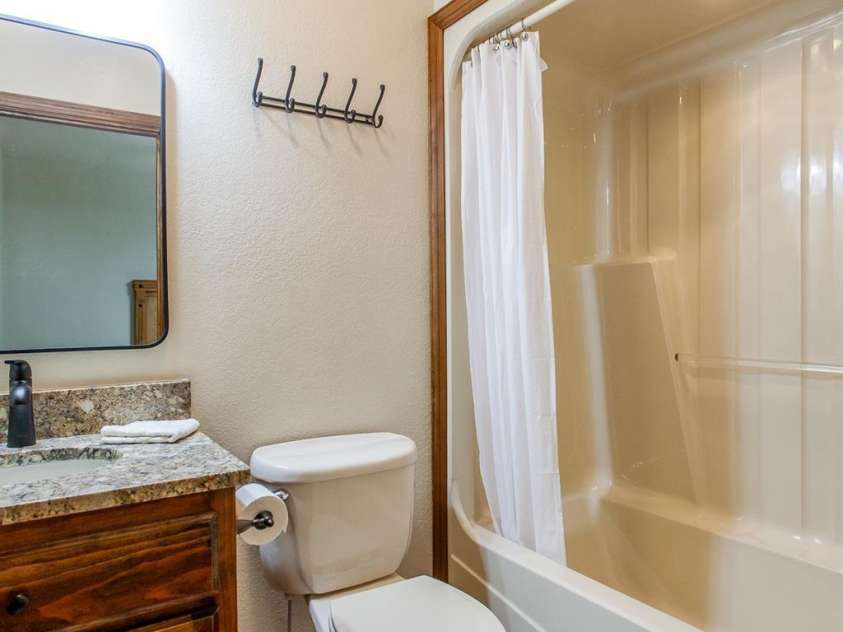 100 Chestnut Oak Ridge, Robbinsville, NC 28056.  MLS# CAR4289111, YatesRealty ID 31212. 