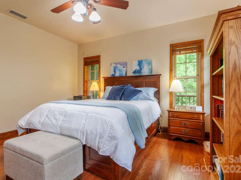 100 Chestnut Oak Ridge, Robbinsville, NC 28056.  MLS# CAR4289111, YatesRealty ID 31212. 