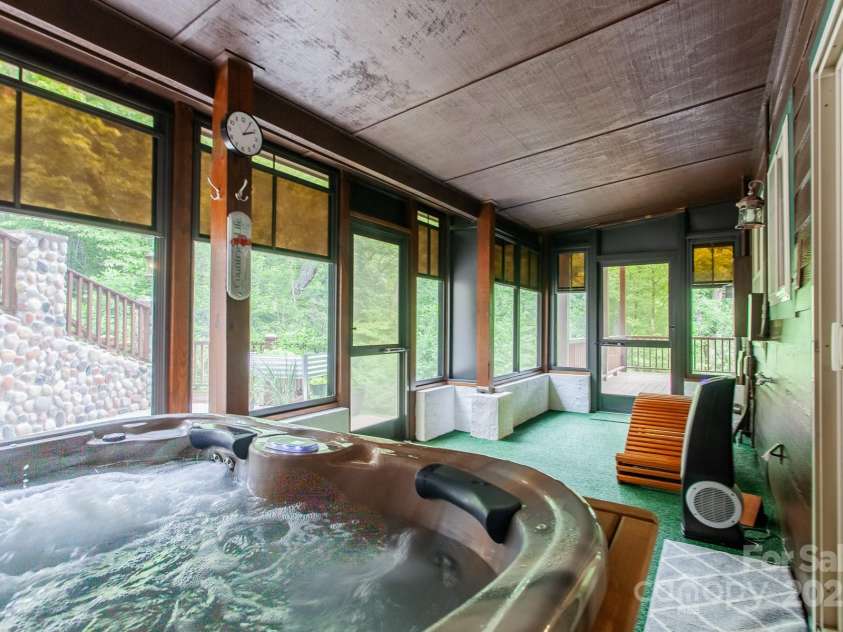 100 Chestnut Oak Ridge, Robbinsville, NC 28056.  MLS# CAR4289111, YatesRealty ID 31212. 