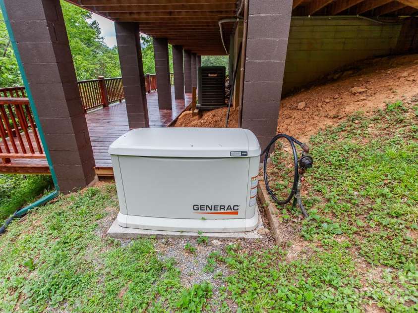 100 Chestnut Oak Ridge, Robbinsville, NC 28056.  MLS# CAR4289111, YatesRealty ID 31212. 