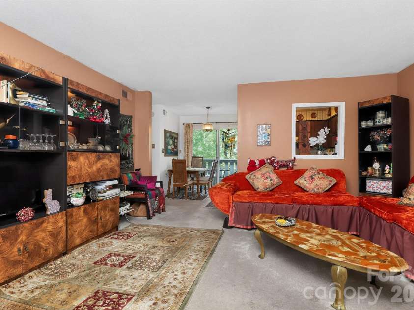 1906 Meadowlark Lane, Charlotte, NC 28210.  MLS# CAR4392020, YatesRealty ID 31213. 