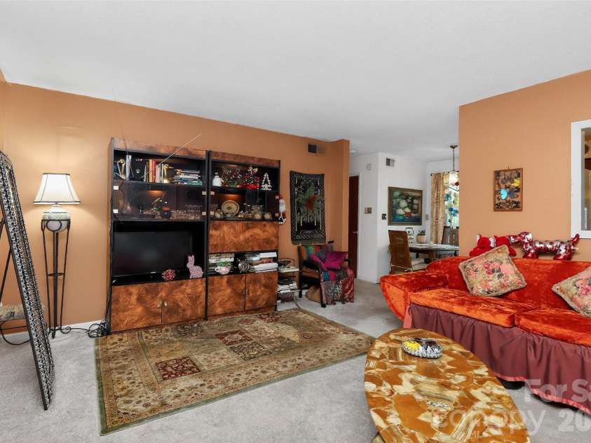 1906 Meadowlark Lane, Charlotte, NC 28210.  MLS# CAR4392020, YatesRealty ID 31213. 