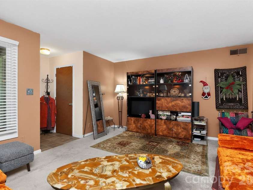1906 Meadowlark Lane, Charlotte, NC 28210.  MLS# CAR4392020, YatesRealty ID 31213. 