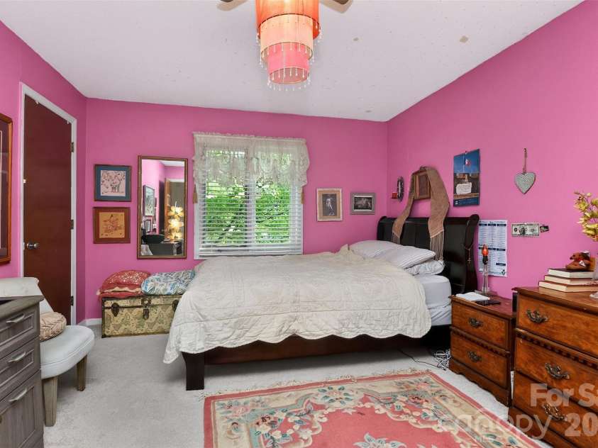 1906 Meadowlark Lane, Charlotte, NC 28210.  MLS# CAR4392020, YatesRealty ID 31213. 