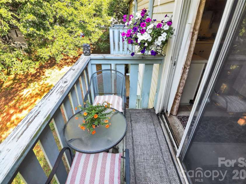 1906 Meadowlark Lane, Charlotte, NC 28210.  MLS# CAR4392020, YatesRealty ID 31213. 