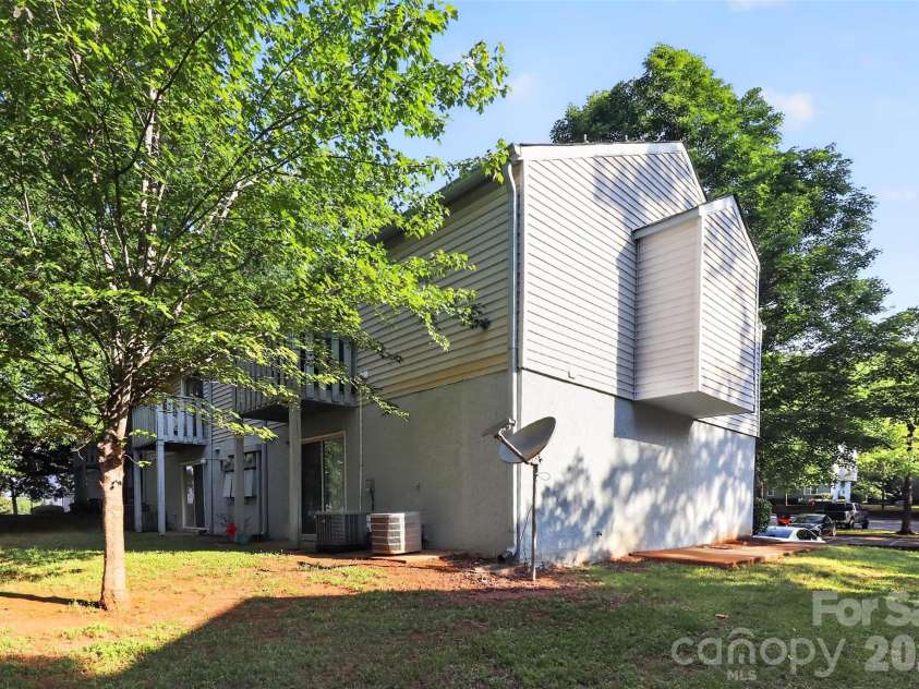 1906 Meadowlark Lane, Charlotte, NC 28210.  MLS# CAR4392020, YatesRealty ID 31213. 