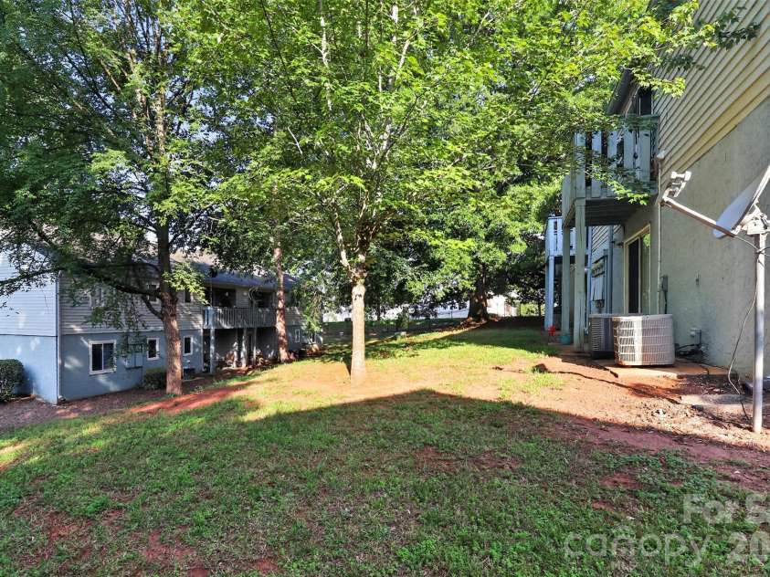 1906 Meadowlark Lane, Charlotte, NC 28210.  MLS# CAR4392020, YatesRealty ID 31213. 