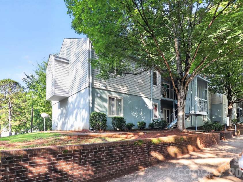 1906 Meadowlark Lane, Charlotte, NC 28210.  MLS# CAR4392020, YatesRealty ID 31213. 