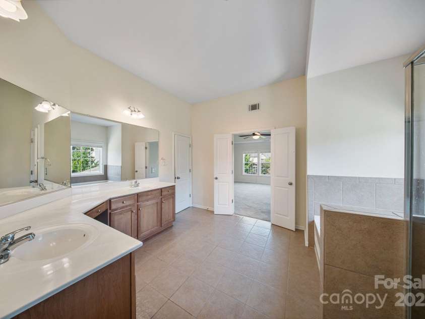 16010 Loch Raven Road, Huntersville, NC 28078.  MLS# CAR4277329, YatesRealty ID 31214. 