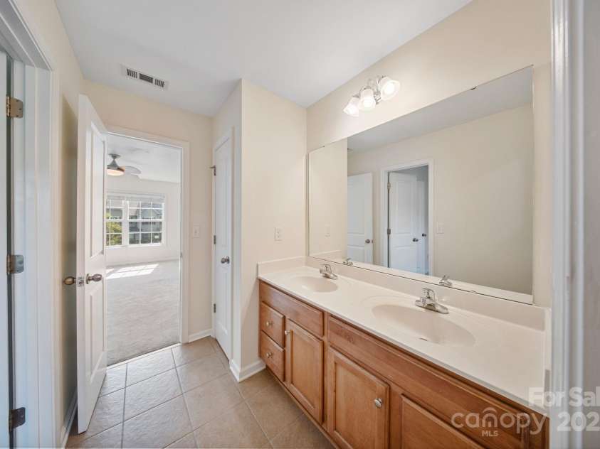 16010 Loch Raven Road, Huntersville, NC 28078.  MLS# CAR4277329, YatesRealty ID 31214. 