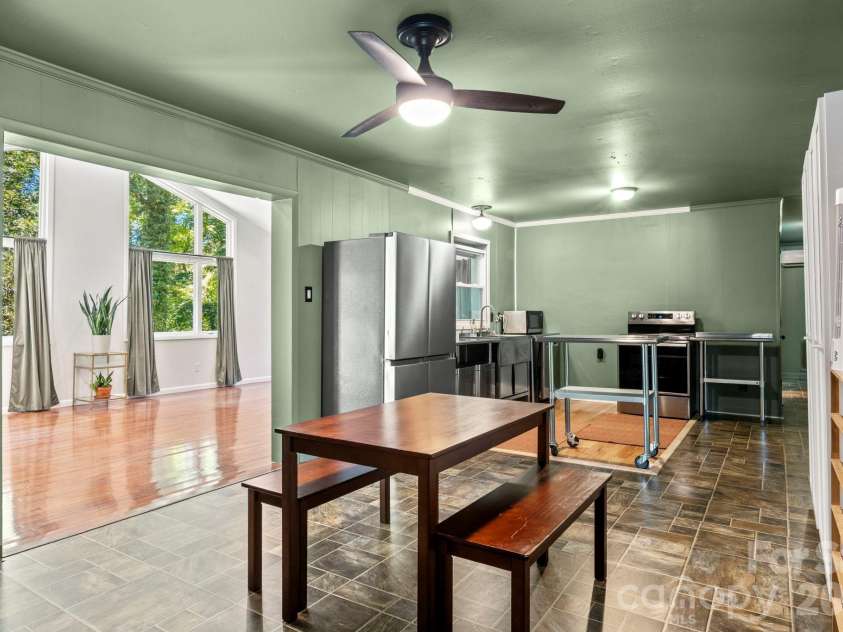 2951 7th Street Drive, Hickory, NC 28601.  MLS# CAR4391431, YatesRealty ID 31215. 