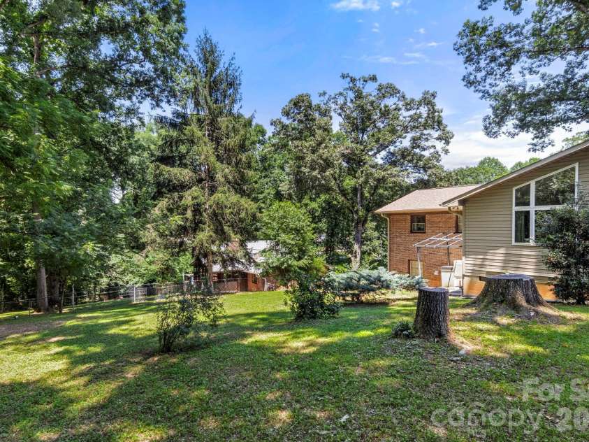 2951 7th Street Drive, Hickory, NC 28601.  MLS# CAR4391431, YatesRealty ID 31215. 