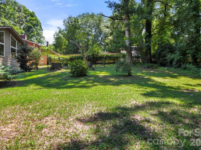 2951 7th Street Drive, Hickory, NC 28601.  MLS# CAR4391431, YatesRealty ID 31215. 