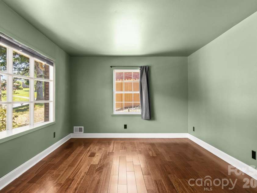 2951 7th Street Drive, Hickory, NC 28601.  MLS# CAR4391431, YatesRealty ID 31215. Front room