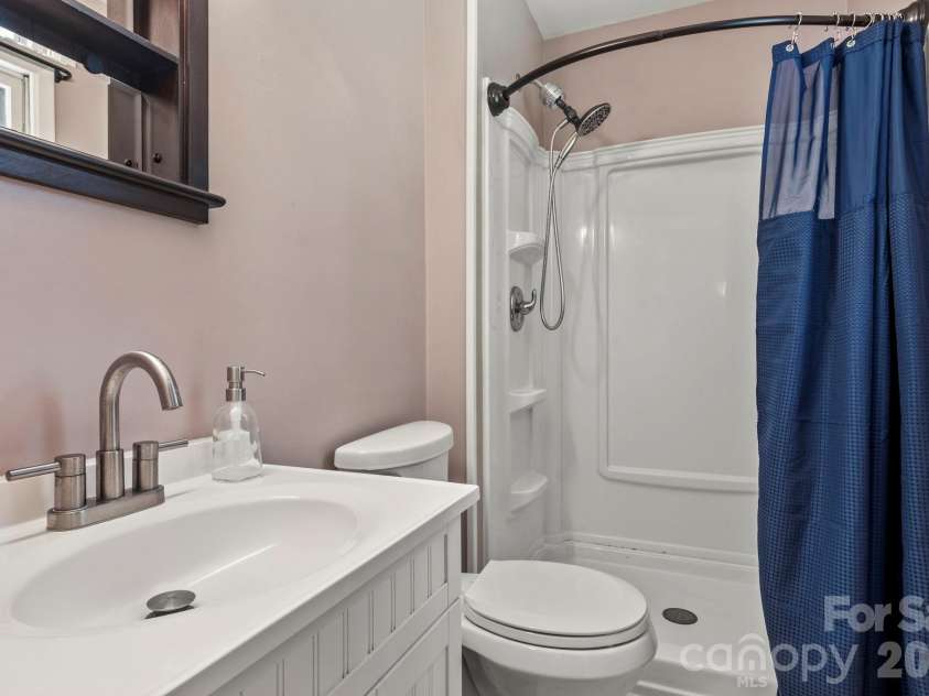 2951 7th Street Drive, Hickory, NC 28601.  MLS# CAR4391431, YatesRealty ID 31215. Primary Bath