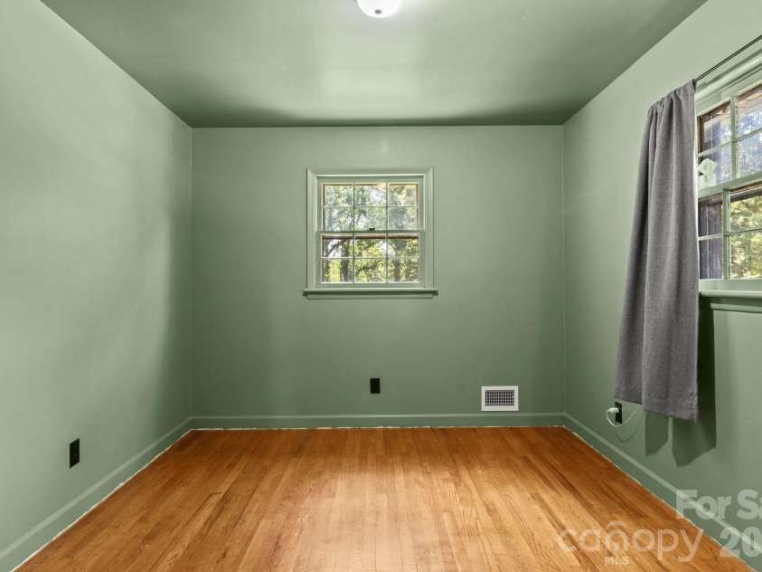 2951 7th Street Drive, Hickory, NC 28601.  MLS# CAR4391431, YatesRealty ID 31215. Secondary Bedroom