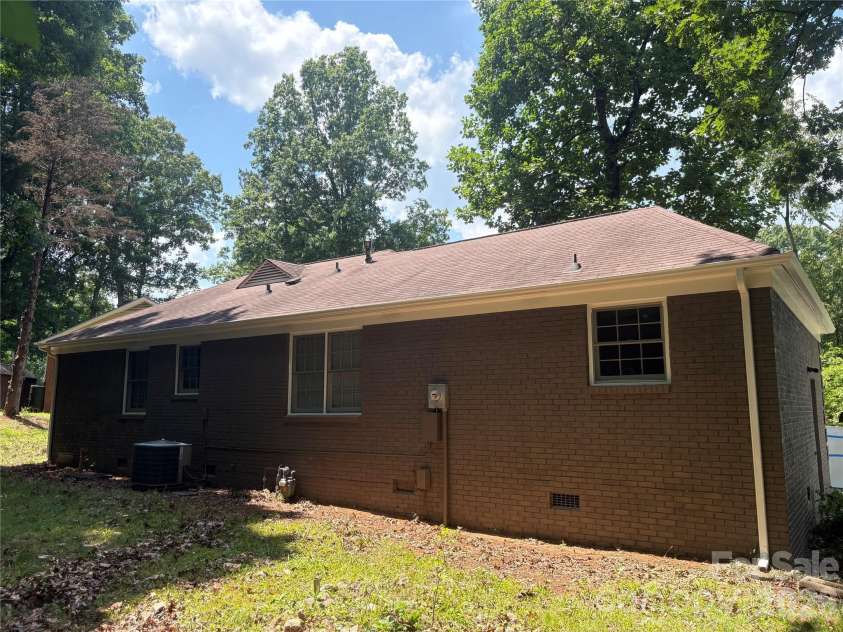 6230 Cross Creek Lane, Charlotte, NC 28212.  MLS# CAR4394866, YatesRealty ID 31216. 