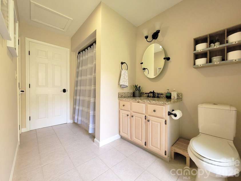 305 Sondley Drive, Asheville, NC 28805.  MLS# CAR4394793, YatesRealty ID 31217. 2nd Bath