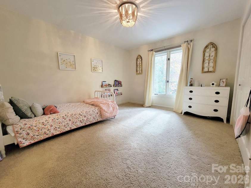 305 Sondley Drive, Asheville, NC 28805.  MLS# CAR4394793, YatesRealty ID 31217. 3rd Bedroom